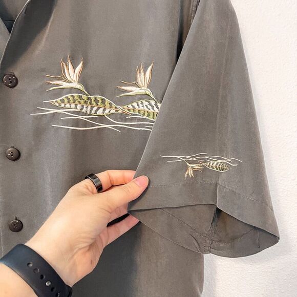 Paradise Collection Hawaiian Style Short Sleeved Button Down Shirt M - Picture 5 of 8